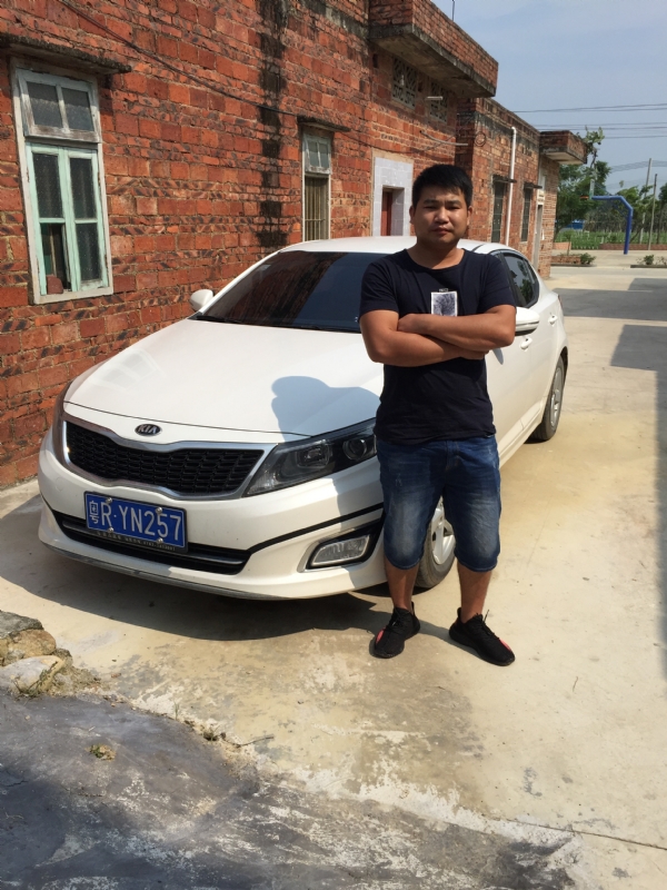 独坐街头的第三张照片--衡阳相亲服务中心