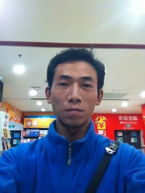 青草地溪水边的第一张照片--衡阳相亲服务中心