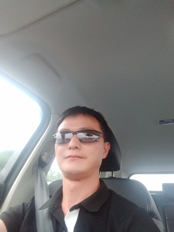 孤独的男人的第二张照片--衡阳相亲服务中心