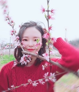 小桌子的第二张照片--衡阳相亲服务中心