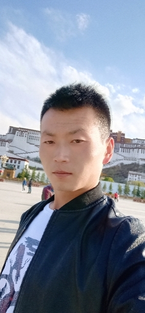 阳光下的小草的第二张照片--衡阳相亲服务中心