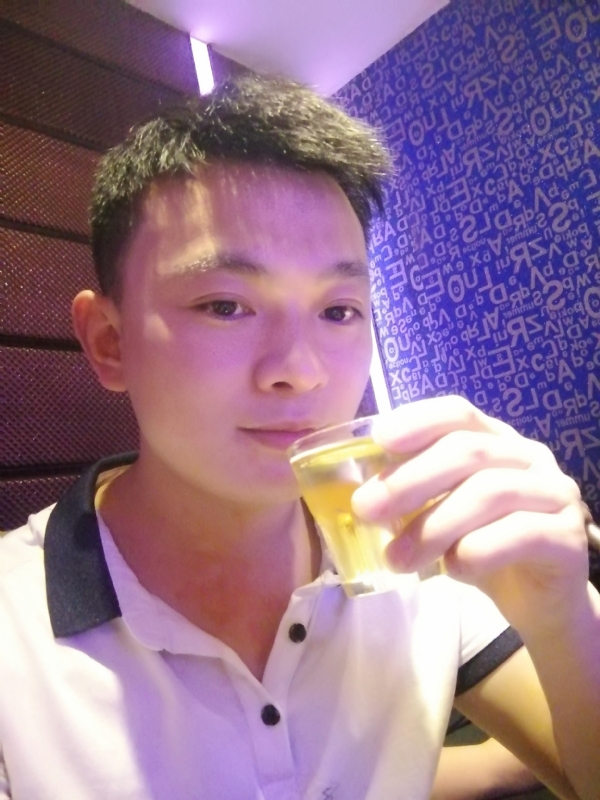 幸福的拥抱的第一张照片--衡阳相亲服务中心