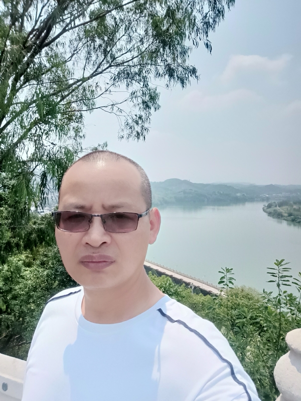 随缘随性的第一张照片--衡阳相亲服务中心