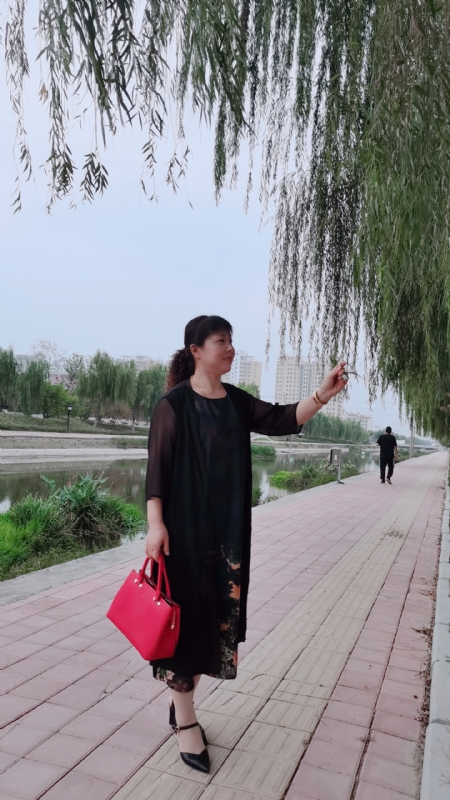 周本玲的第一张照片--衡阳相亲服务中心