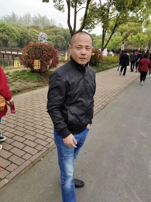 傻子的第一张照片--衡阳相亲服务中心