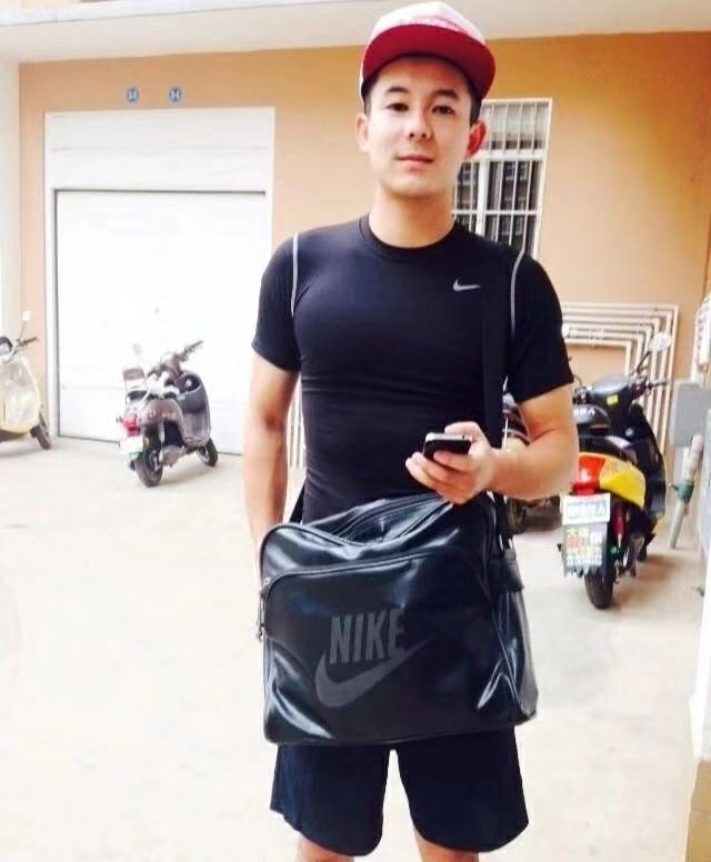 花花是只狗的第一张照片--衡阳相亲服务中心