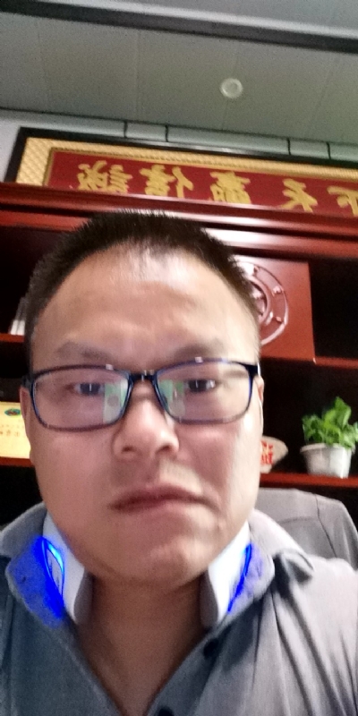 模具工匠的第一张照片--衡阳相亲服务中心