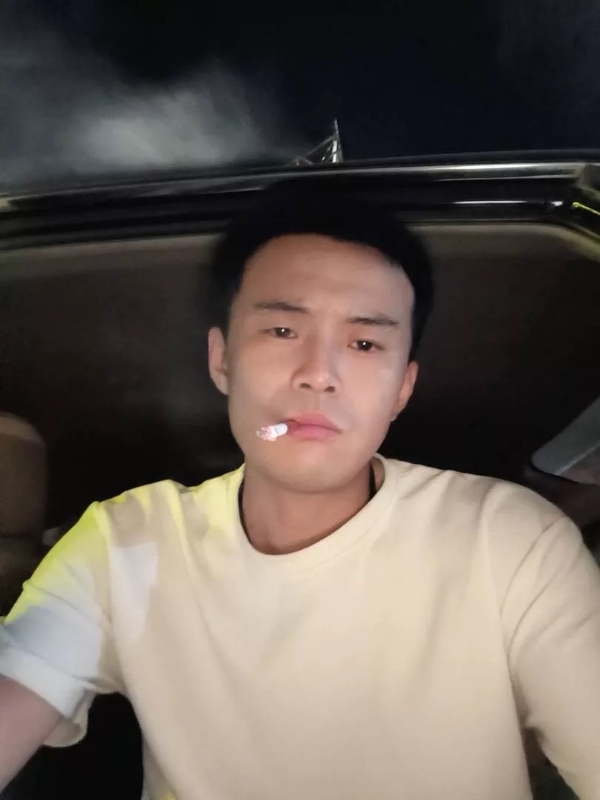 爱睡觉的土拨鼠的第一张照片--衡阳相亲服务中心