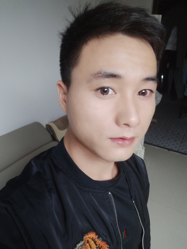 何凡的第三张照片--衡阳相亲服务中心