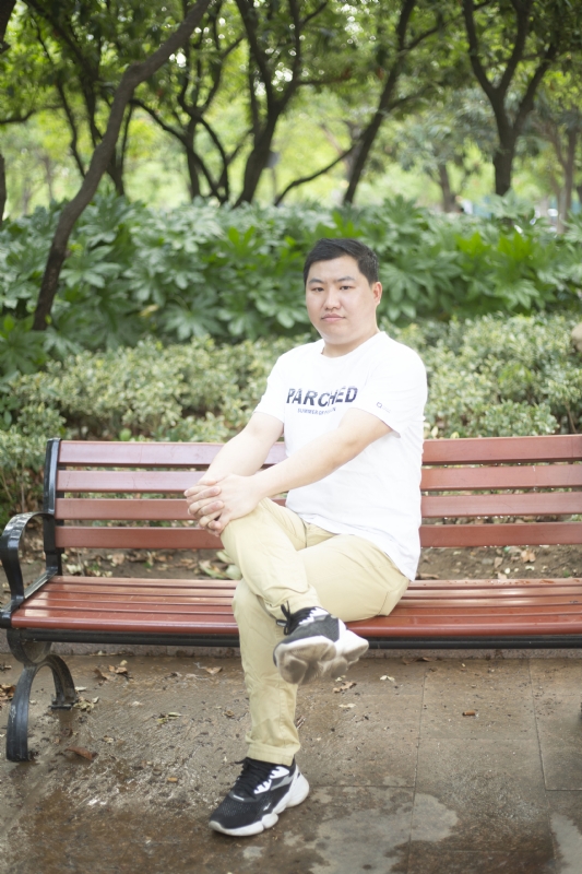 抱着鱼睡觉的猫的第一张照片--衡阳相亲服务中心