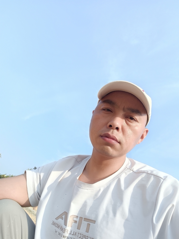 哥哥的第一张照片--衡阳相亲服务中心