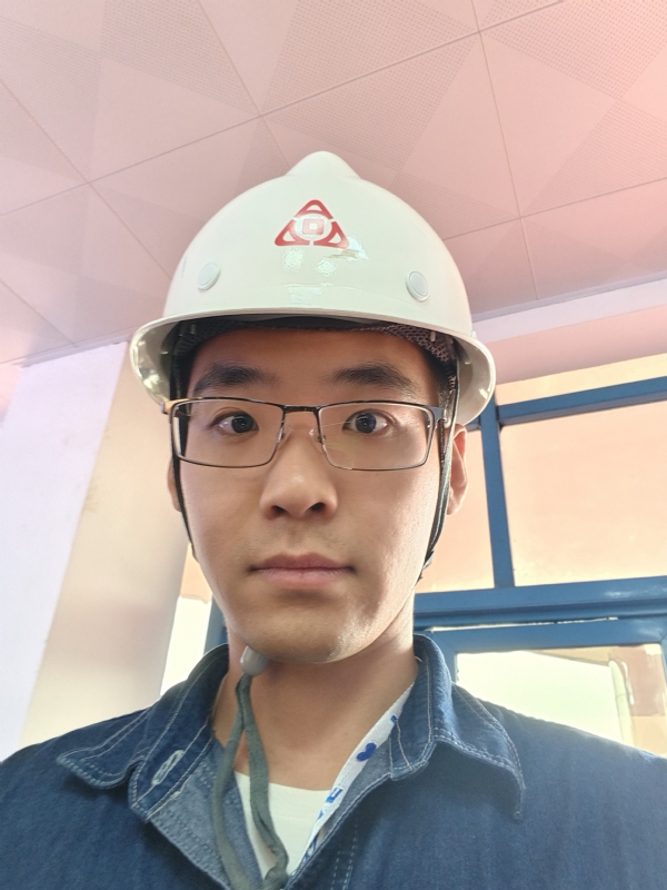 何鹏宇的第二张照片--衡阳相亲服务中心