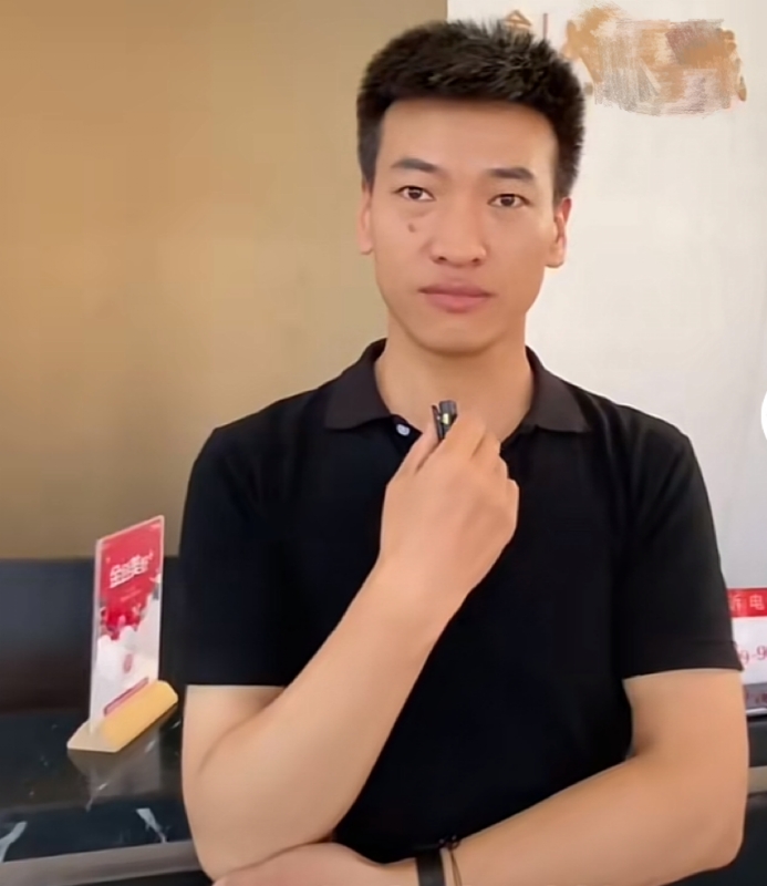 一杯梁白开的第一张照片--衡阳相亲服务中心