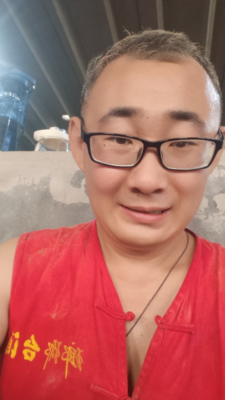 黑黑一笑的第二张照片--衡阳相亲服务中心