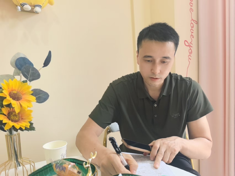 笑看一切的第二张照片--衡阳相亲服务中心