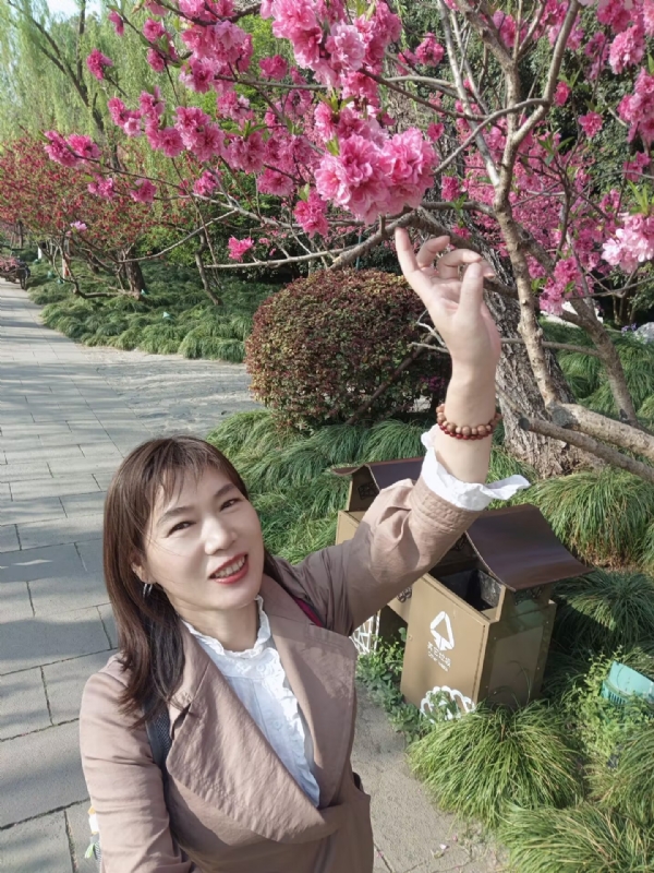 丽娜的第四张照片--衡阳相亲服务中心